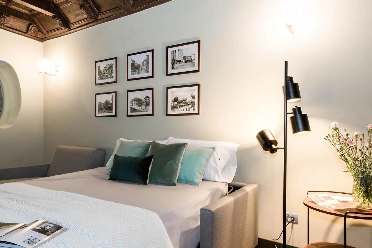 Διαμέρισμα Joivy Luxurious Apt For 4 Near Duomo And Galleria Vittorio Μιλάνο